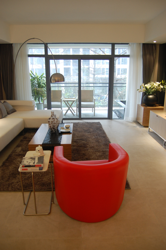 客厅图片来自四川岚庭装饰工程有限公司在现代三居的分享