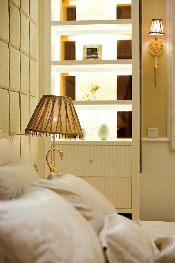 卧室图片来自上海日升装饰李彦龙在龙发装饰-福盈樟木御墅的分享