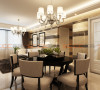 餐厅使用圆形餐桌，墙面装饰是客厅的延伸，使整体的感觉更加强烈。