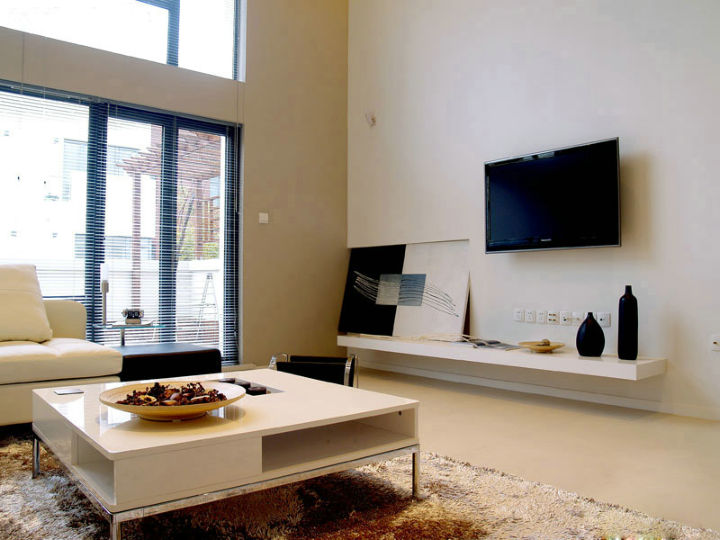 客厅图片来自cdxblzs在戛纳滨江 240平米 现代简约 复式的分享