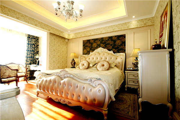 日升装饰 卧室图片来自装修设计芳芳在150平简欧三居室装修效果图的分享