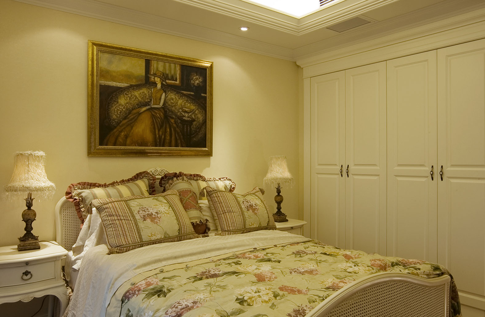 欧式 自建 卧室图片来自朗润装饰工程有限公司在360平自建房 古典欧风风格的分享