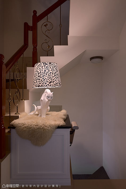 简约 别墅 楼梯图片来自幸福空间在280平時尚美型 新古典的多元混搭的分享
