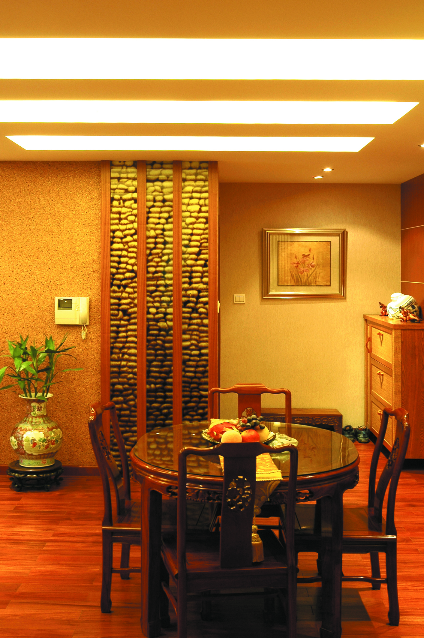 别墅 收纳 小资 餐厅图片来自广州生活家家居在东南亚风格的分享