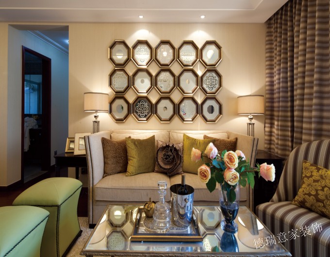 欧式 三居 小资 白领 温馨 时尚 客厅 卧室 舒适 客厅图片来自德瑞意家装饰公司在案例展示搭配合理的欧式完美境界的分享