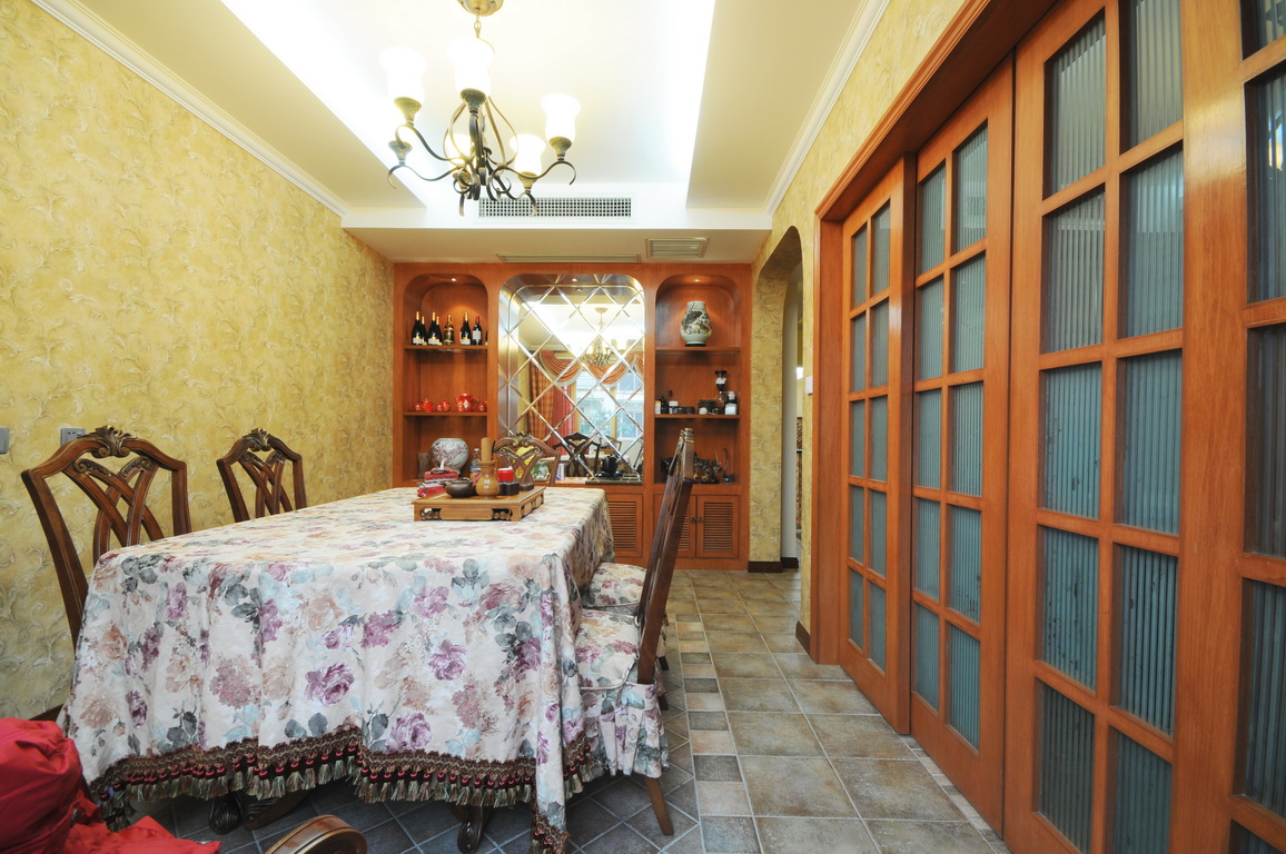 别墅 收纳 欧式 餐厅图片来自广州生活家家居在夏洛茨维尔小憩的分享