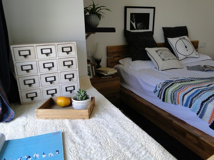 简约 混搭 白领 收纳 80后 小资 卧室图片来自佰辰生活装饰在78平原木质朴小窝 DIY设计的分享