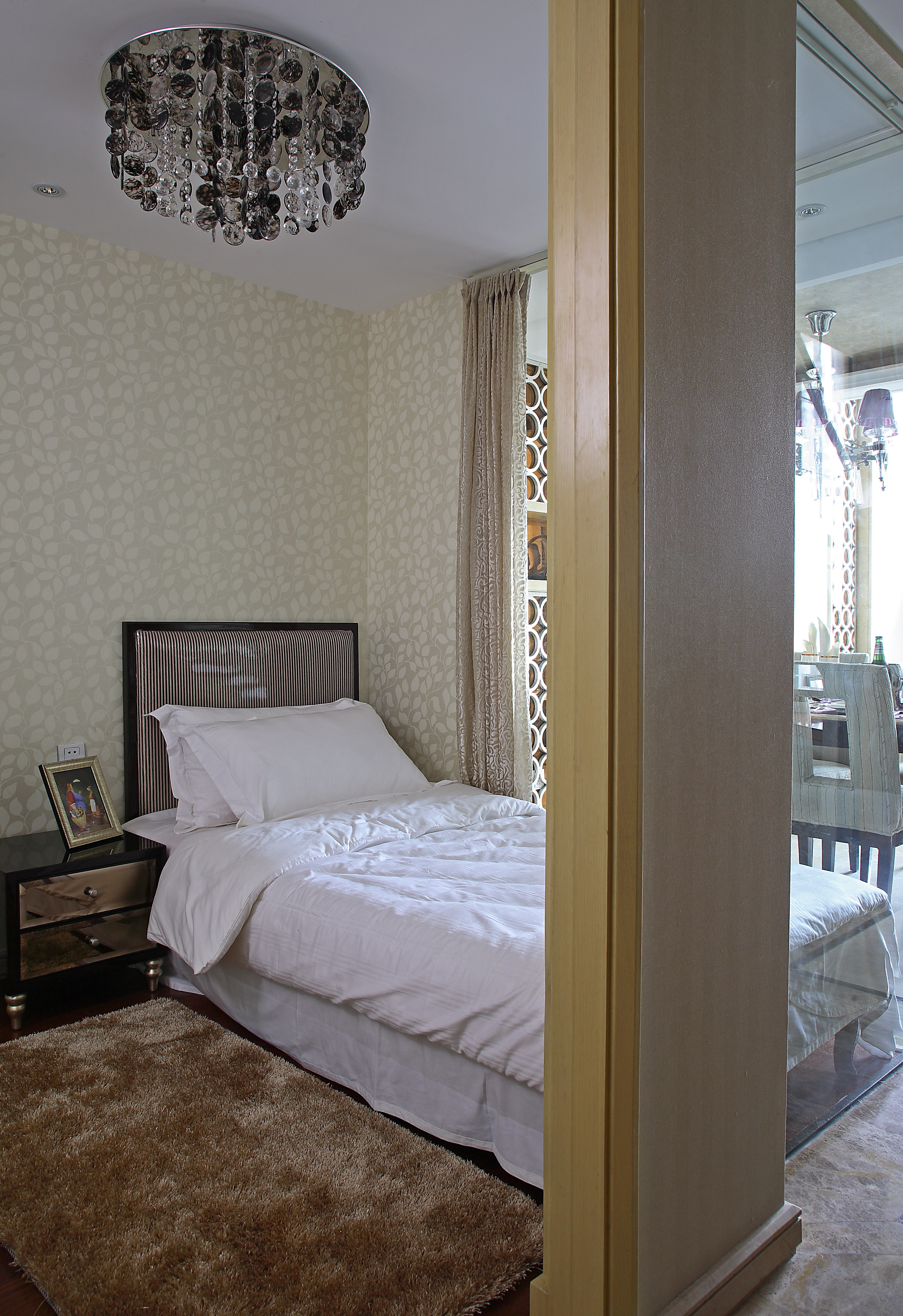 二居 白领 收纳 80后 小资 卧室图片来自广州生活家家居在跃层现代风格的分享