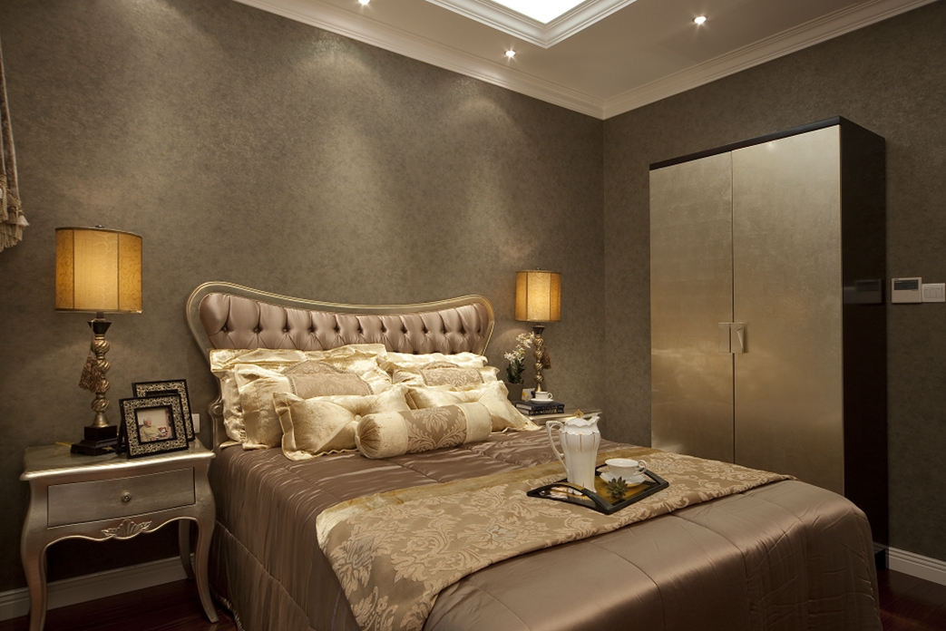 卧室图片来自朗润装饰工程有限公司在中海九号公馆 混搭的分享