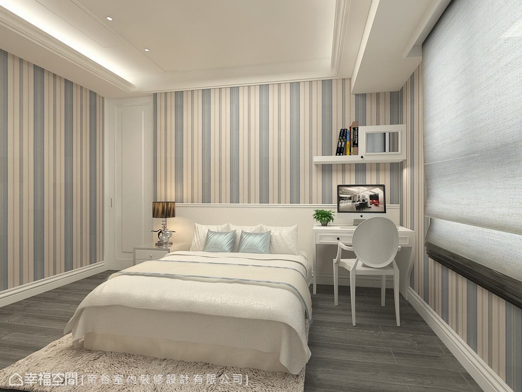 蓝 白 米黄线条壁纸铺陈的客房空间 以饭店式机能规划 套房式的设计