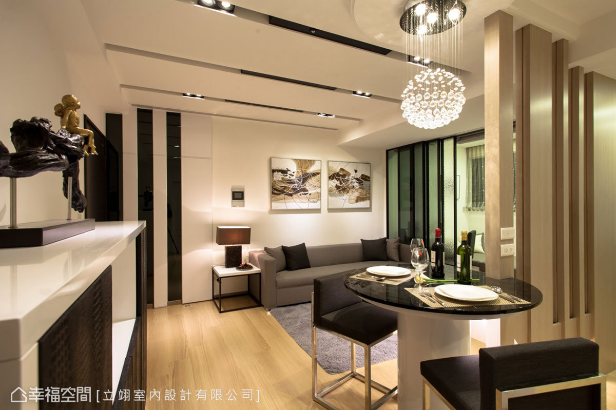 二居 现代 白领 收纳 小资 简约 客厅图片来自幸福空间在92平现代风格享受客厅的权力的分享