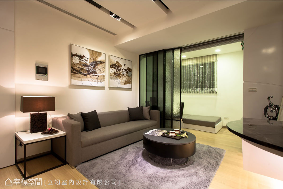 二居 现代 白领 收纳 小资 简约 卧室图片来自幸福空间在92平现代风格享受客厅的权力的分享