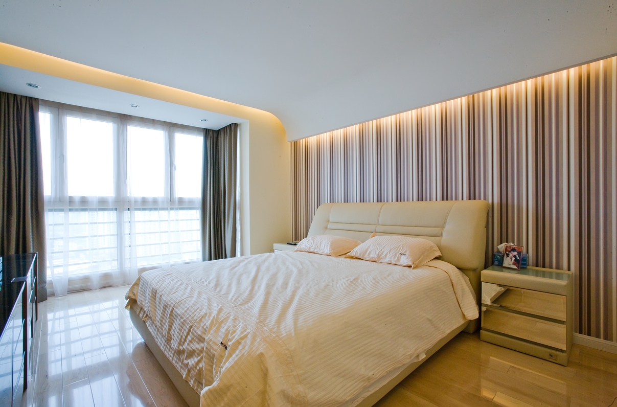 卧室图片来自朗润装饰工程有限公司在南湖国际现代简约的分享