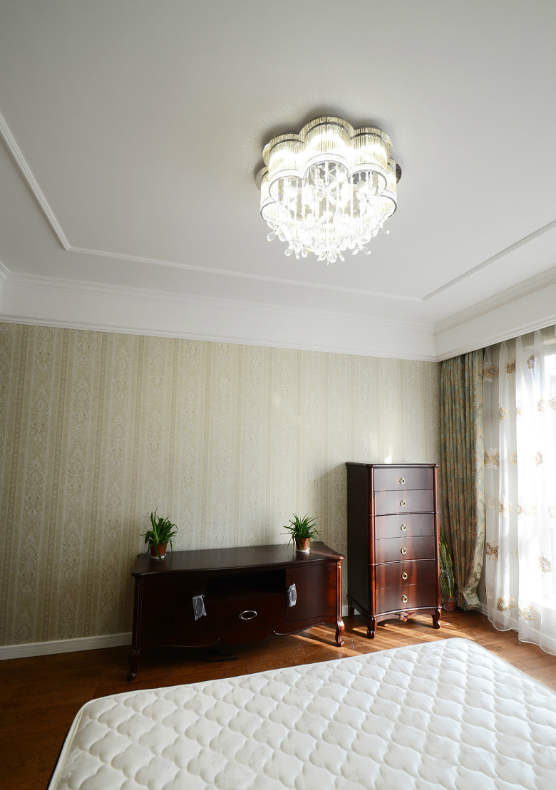 卧室图片来自家装大管家在低调奢华空间 135平简约欧式3居的分享
