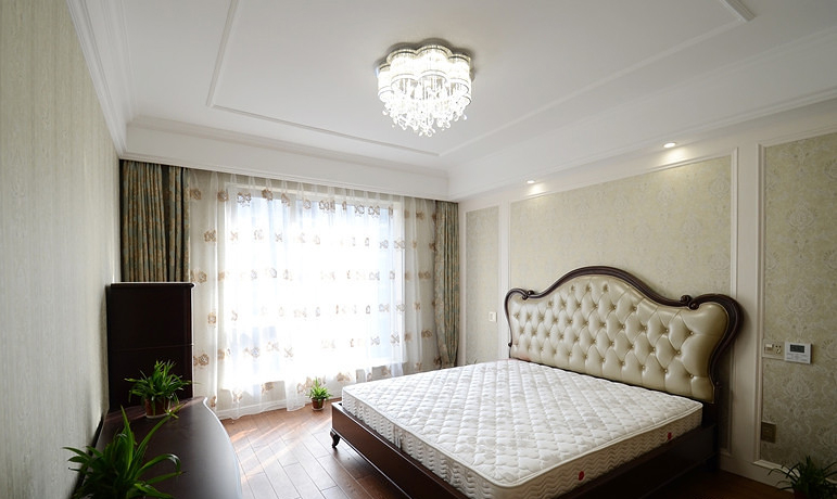 卧室图片来自家装大管家在低调奢华空间 135平简约欧式3居的分享