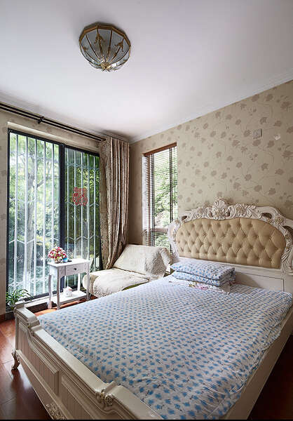 简约 欧式 混搭 三居 白领 80后 小资 卧室图片来自成都V2装饰在龙湖金楠天街欧式风格的分享