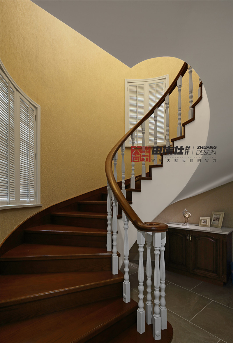 别墅 美式 常熟实景 常熟装修 楼梯图片来自大墅尚品-由伟壮设计在天然雕琢·内敛风华的分享