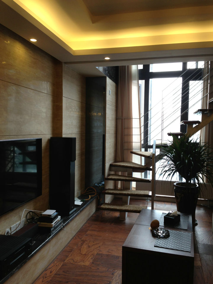 客厅图片来自cdxblzs在中铁西城 120平米 现代简约 复式的分享