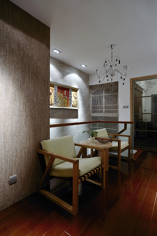 客厅图片来自上海本意空间建筑装饰有限公司在叶强-荷塘月舍——现代的分享