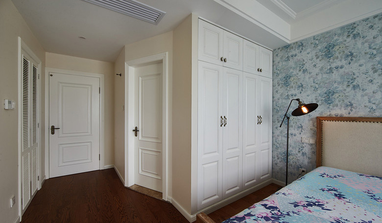 简约 三居 美式 小资 卧室图片来自家装大管家在美式简约时尚 134平精致多彩3居的分享