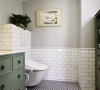 清新雅致的卫浴区，直入眼帘的便是这黑白纯净的马赛克，浅绿色柜子又让这里 多了一抹绿的芳香。