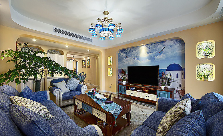 客厅图片来自家装大管家在爱上浪漫自由 123平地中海3居室的分享