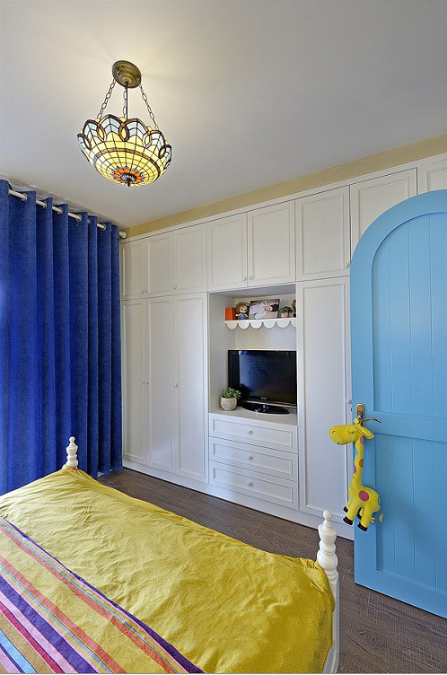 卧室图片来自四川岚庭装饰工程有限公司在玄机多3居变4居浪漫复式地中海家的分享