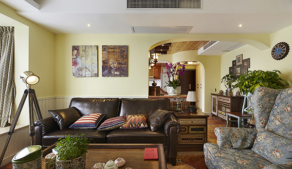 客厅图片来自四川岚庭装饰工程有限公司在色彩系——美式乡村风三居室的分享