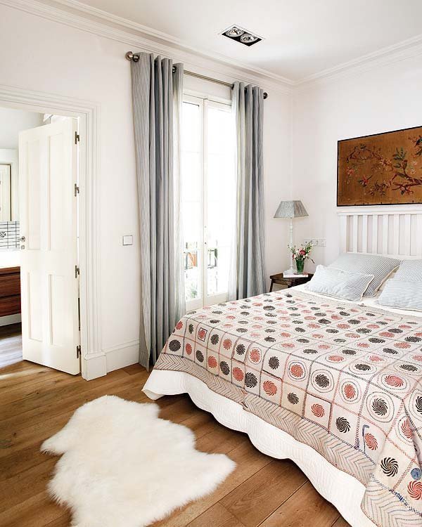 卧室图片来自四川岚庭装饰工程有限公司在65平原木美家居 对话大自然的分享