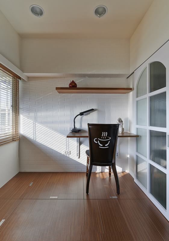 阳台图片来自四川岚庭装饰工程有限公司在82平乡村老屋华丽的变身的分享