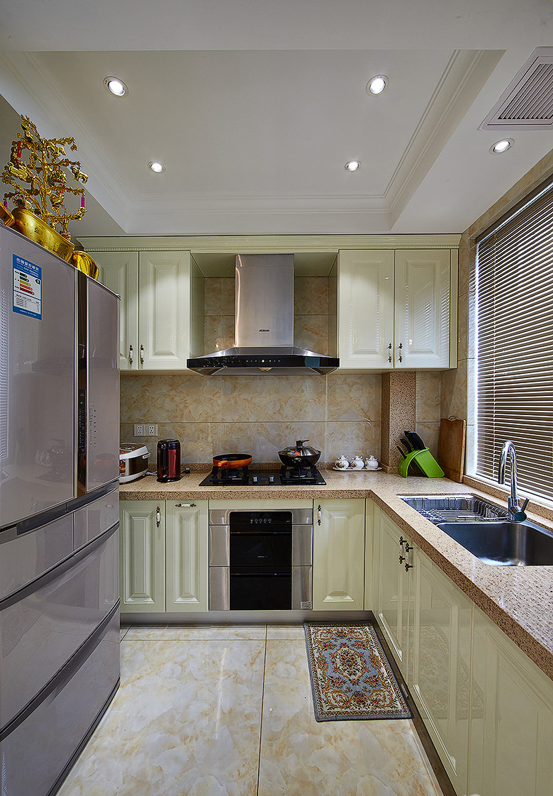 厨房图片来自家装大管家在温馨而不炫耀 120平低奢欧式3居的分享