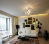 客厅装修，白色的布艺沙发，与整个空间有效的融为一体，棕色的地毯，让整个空间色彩协调统一
