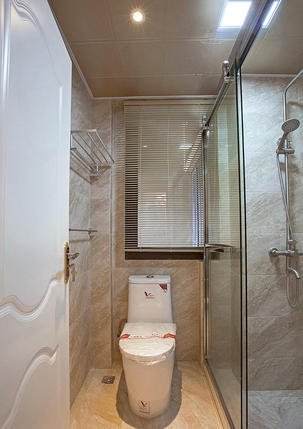 卫生间图片来自家装大管家在华丽优雅 94平新古典简约空间的分享