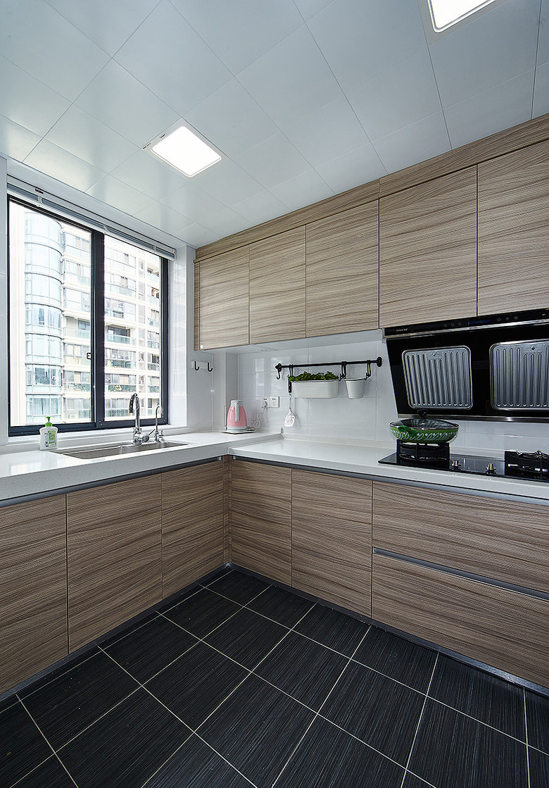 厨房图片来自家装大管家在温馨明朗140平现代北欧4居室的分享