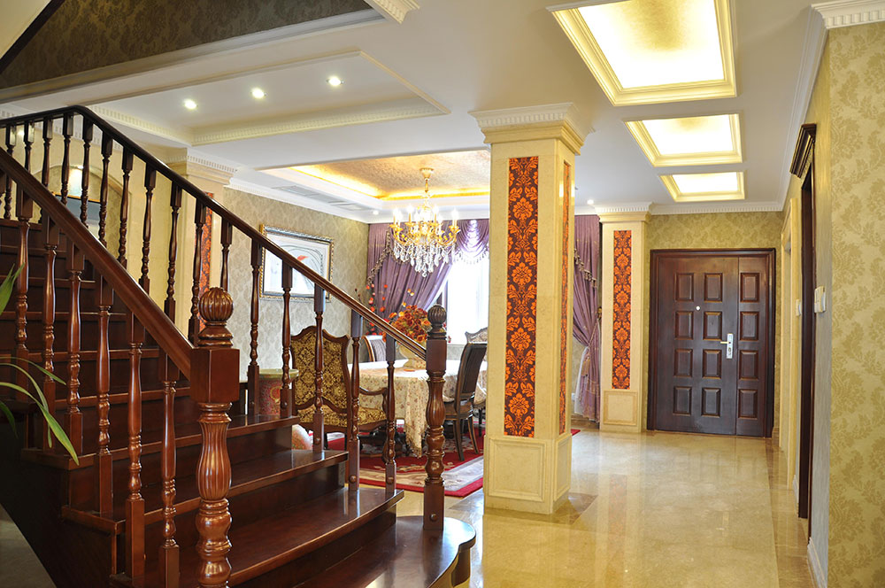 欧式 别墅 客厅图片来自长沙金煌装饰在半山丽墅—浪漫的欧式别墅设计的分享