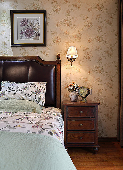 卧室图片来自家装大管家在暖暖温馨居 138平美式休闲3居室的分享