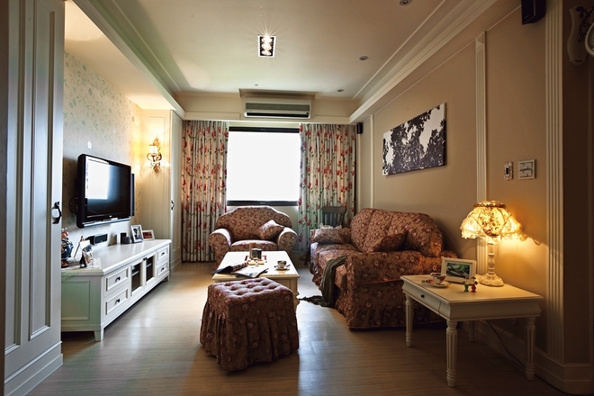 客厅图片来自四川岚庭装饰工程有限公司在102平米唯美乡村古典家居的分享