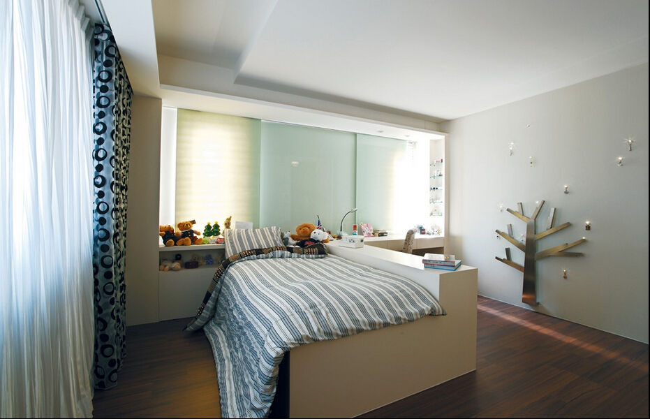 简约 欧式 混搭 港式 现代 天鹅堡 卧室图片来自成都V2装饰在时尚古典魅力复式公寓的分享