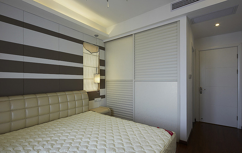 卧室图片来自家装大管家在满屋柔情 112平现代简约舒适3居的分享