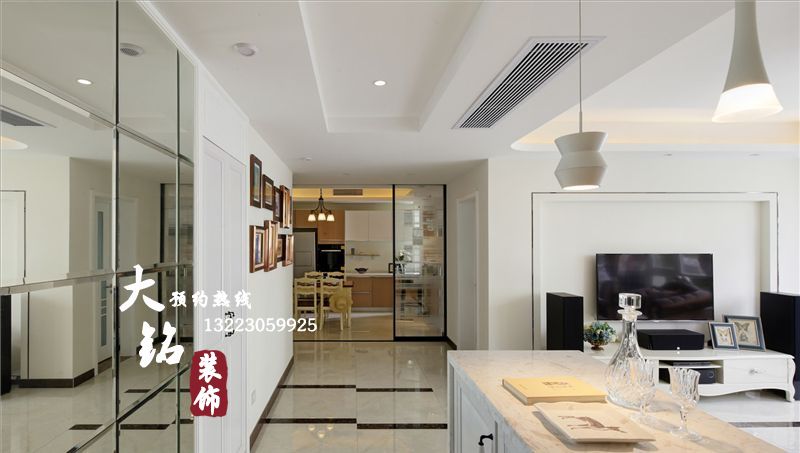 三居 白领 小资 白色设计 玄关图片来自郑州大铭装饰设计机构在140平米三居室新古典风格设计的分享