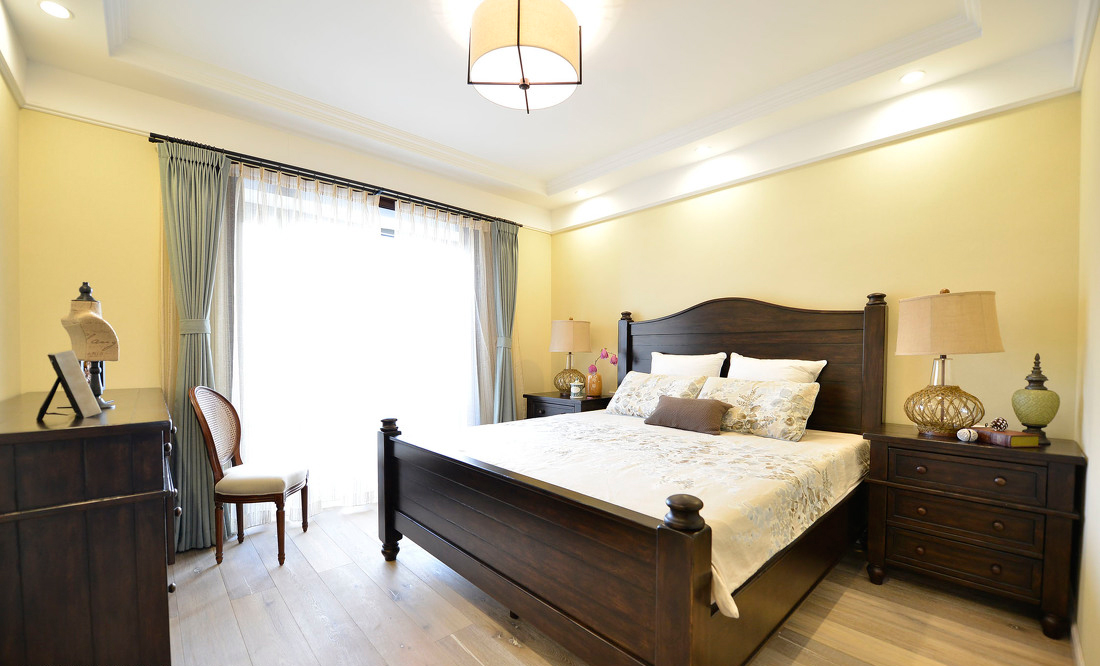美式风格 郑州装修 家庭设计 卧室图片来自郑州大铭装饰设计机构在美式风格四居室设计装修的分享