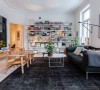 如果是普通居民楼里的居室空间呢？如果本身的空间格局有限制，家居造型师Lotta Agaton给出的答案是：让每个角落发挥它的特长。