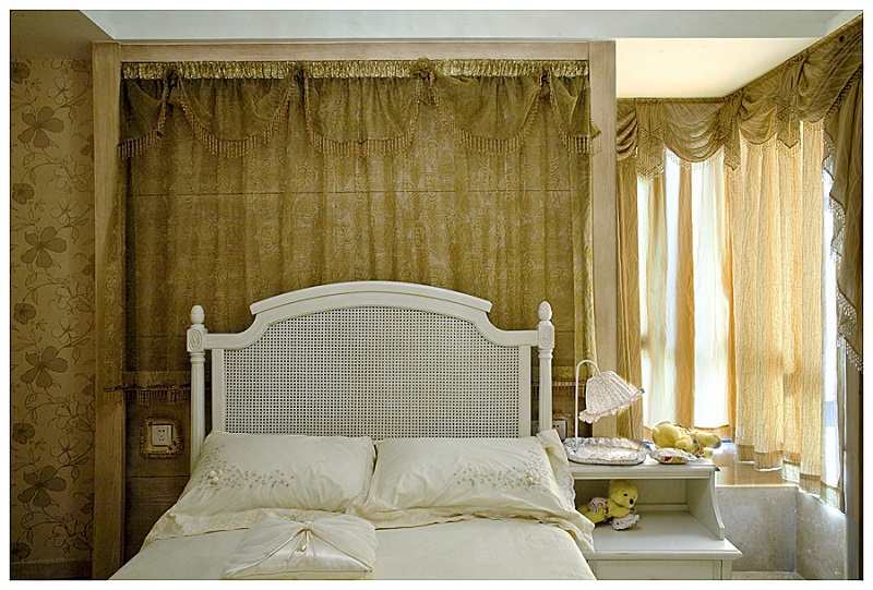 欧式 三居 卧室图片来自四川建拓建筑装饰工程有限公司在欧式-西岸的分享