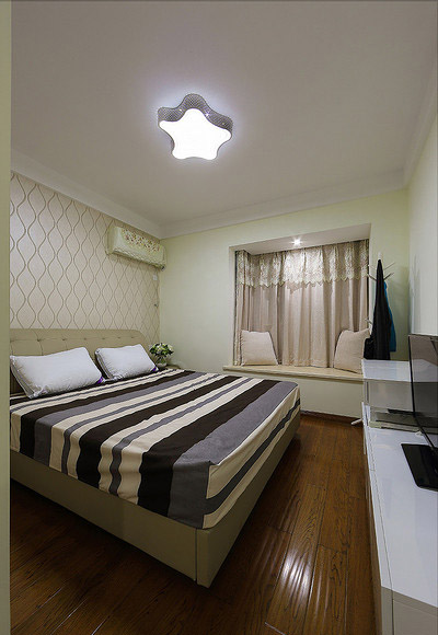 卧室图片来自家装大管家在温馨舒适 85平都市阳光现代两居的分享