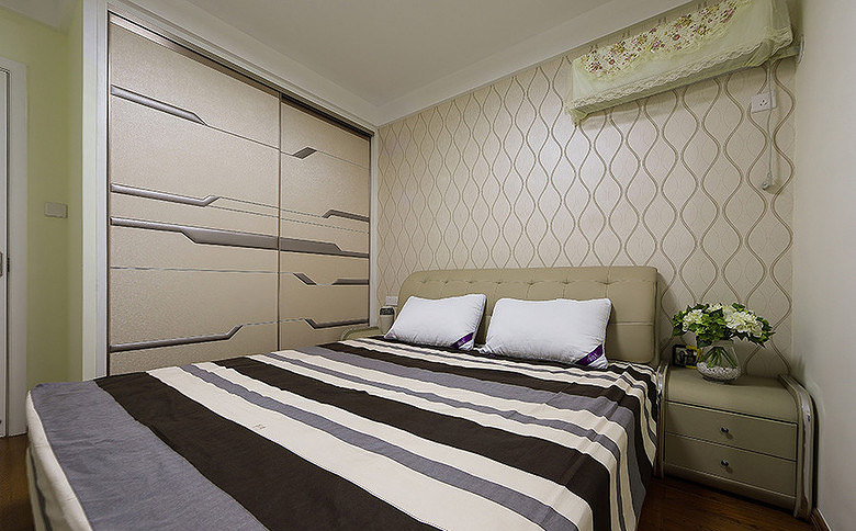 卧室图片来自家装大管家在温馨舒适 85平都市阳光现代两居的分享