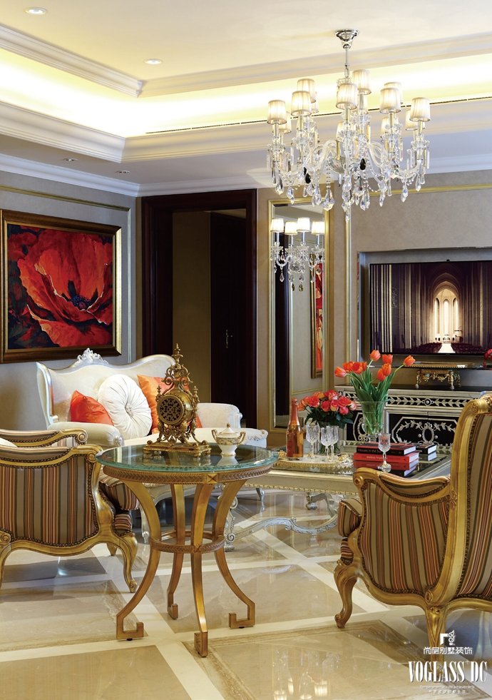 客厅图片来自成都尚层别墅装饰装修公司在法式风格作品的分享