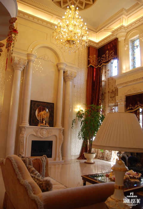 客厅图片来自成都尚层别墅装饰装修公司在欧式奢华风格作品的分享