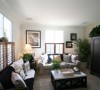 客厅装修：温暖的设计越来越受到很多人的喜爱，该设计以白色蓝色为主，材质上以布艺位置，满足了舒适家居的要求