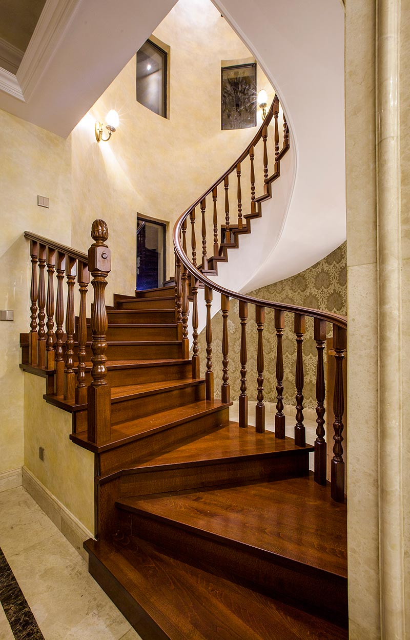 欧式古典 豪华 奢侈 高级住宅 别墅 楼梯图片来自武汉东易日盛在保利十二橡树—欧式古典—侯运华的分享
