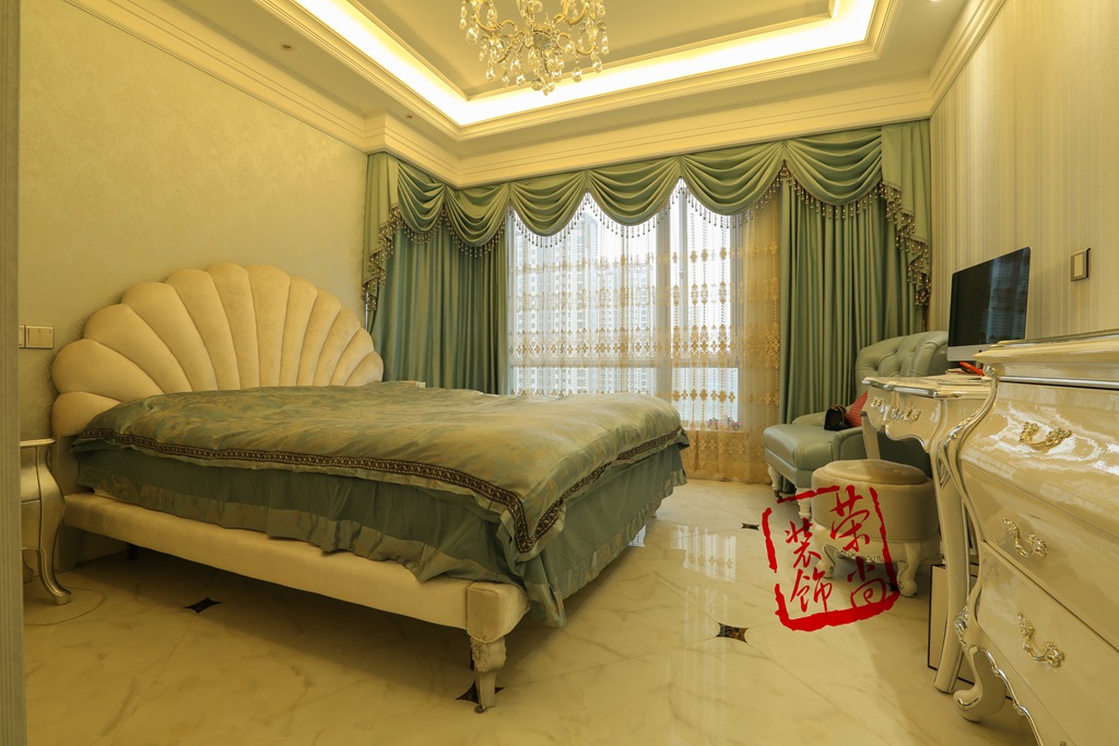 卧室图片来自上海荣尚建筑装饰在简约欧式，让公寓也能大气十足的分享